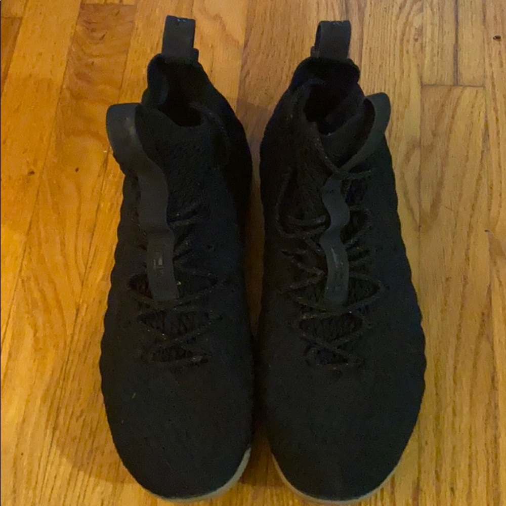 Lebron 15 the black gum edition euc size 14